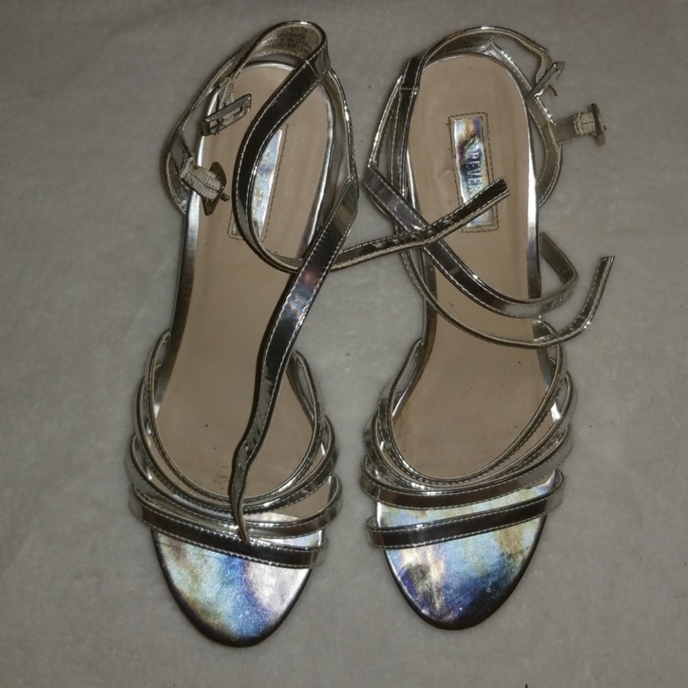 🔴 Silver Wedge Heels